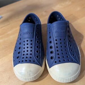 Native Kids Water Shoes in Blue and Cream